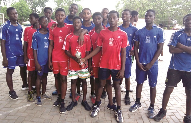 Players of Ellen Hall with the trophy